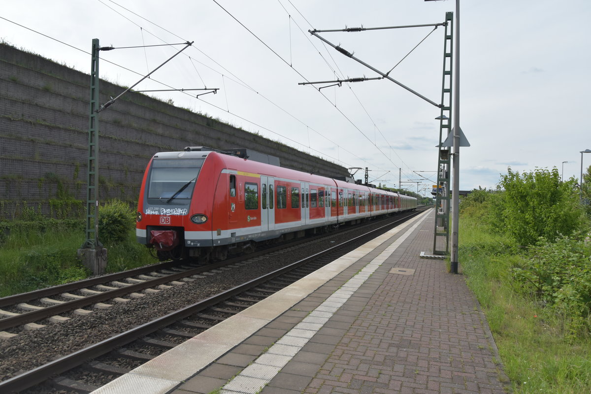 S11 nach Bergisch Gladbach verlässt gerade Allerheiligen am Sonntagnachmittag den 21.5.2017