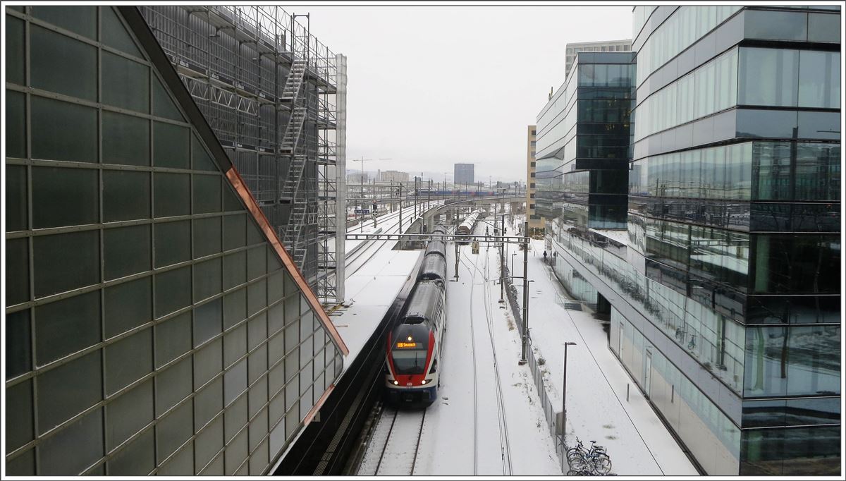 S12 mit 511 064 in Zürich Hardbrücke. (10.12.2017)