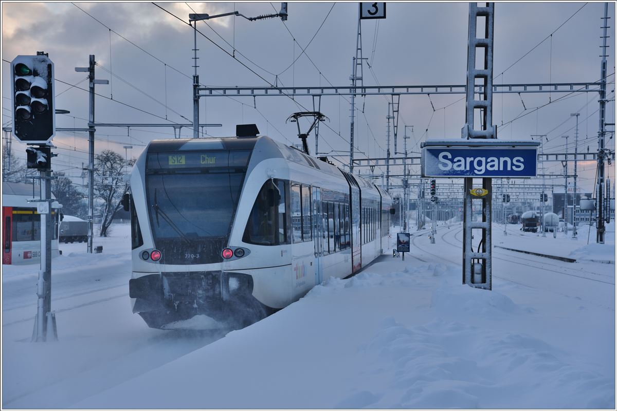 S12 mit 526 770-3 nach Chur in Sargans. (06.01.2017)