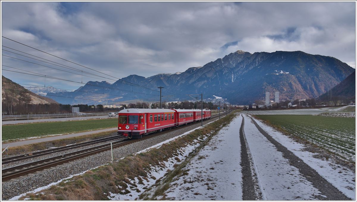 S2 1515 mit Abt1716 + Be 4/4 513 auf dem Weg nach Rhäzüns zwischen Chur West und Felsberg. (20.12.2016)