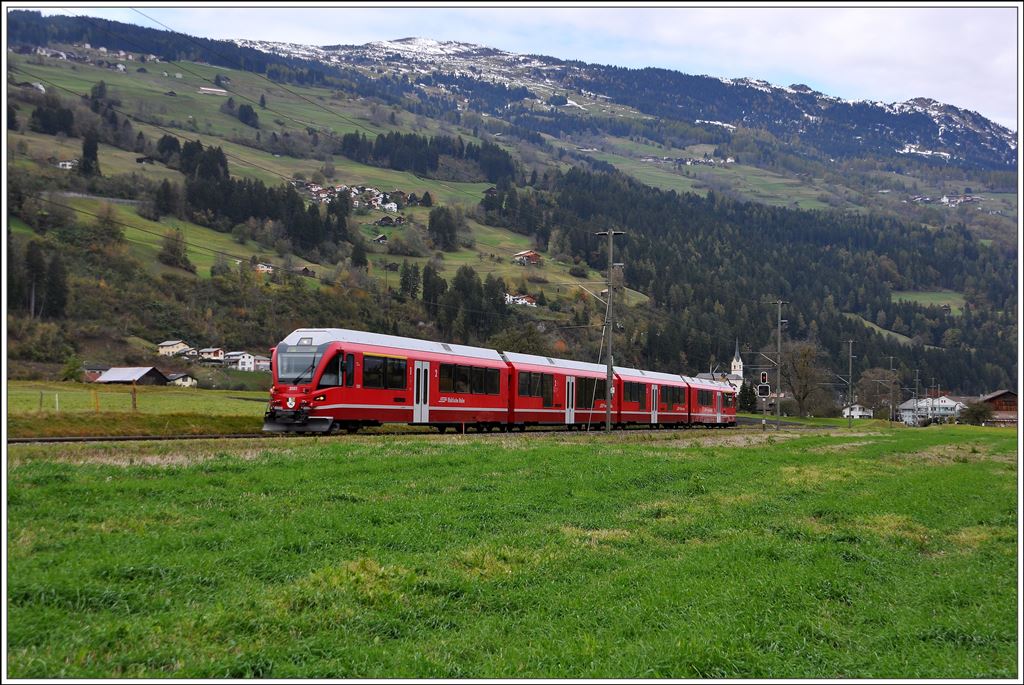 S2 1555 nach Thusis bei Cazis mit Heinzenberg. ABe 4/16 3101. (30.10.2014)