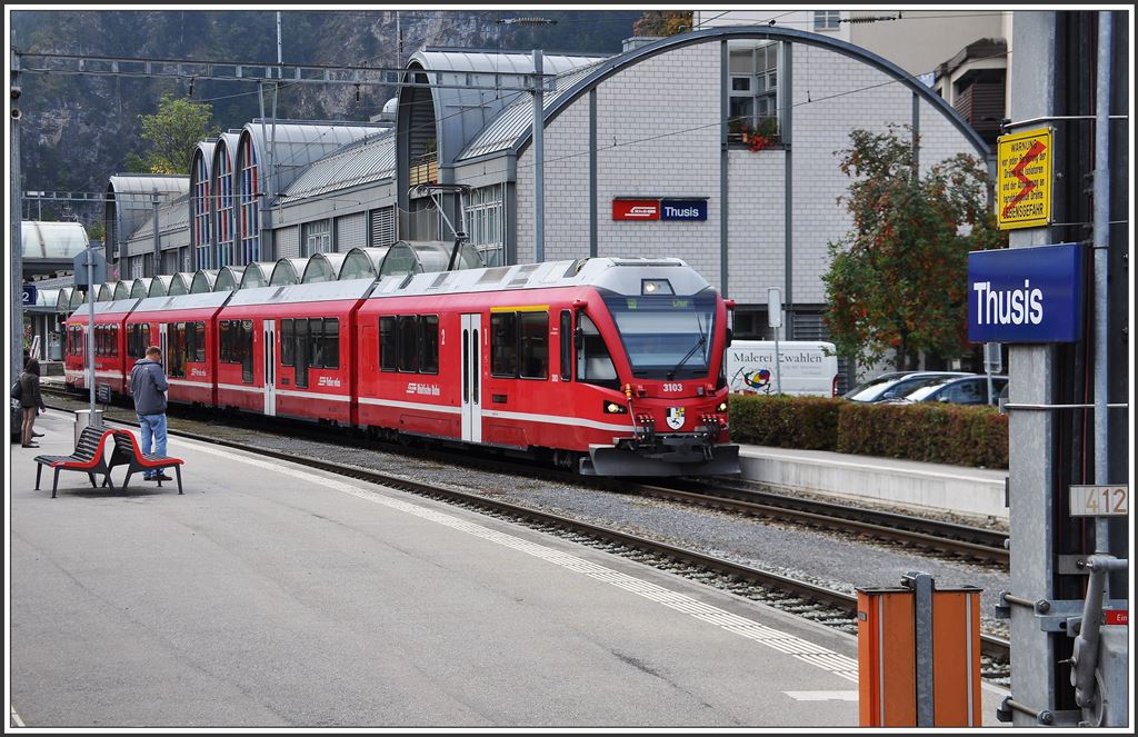 S2 1556 mit Allegra 3103 in Thusis. (07.10.2015)
