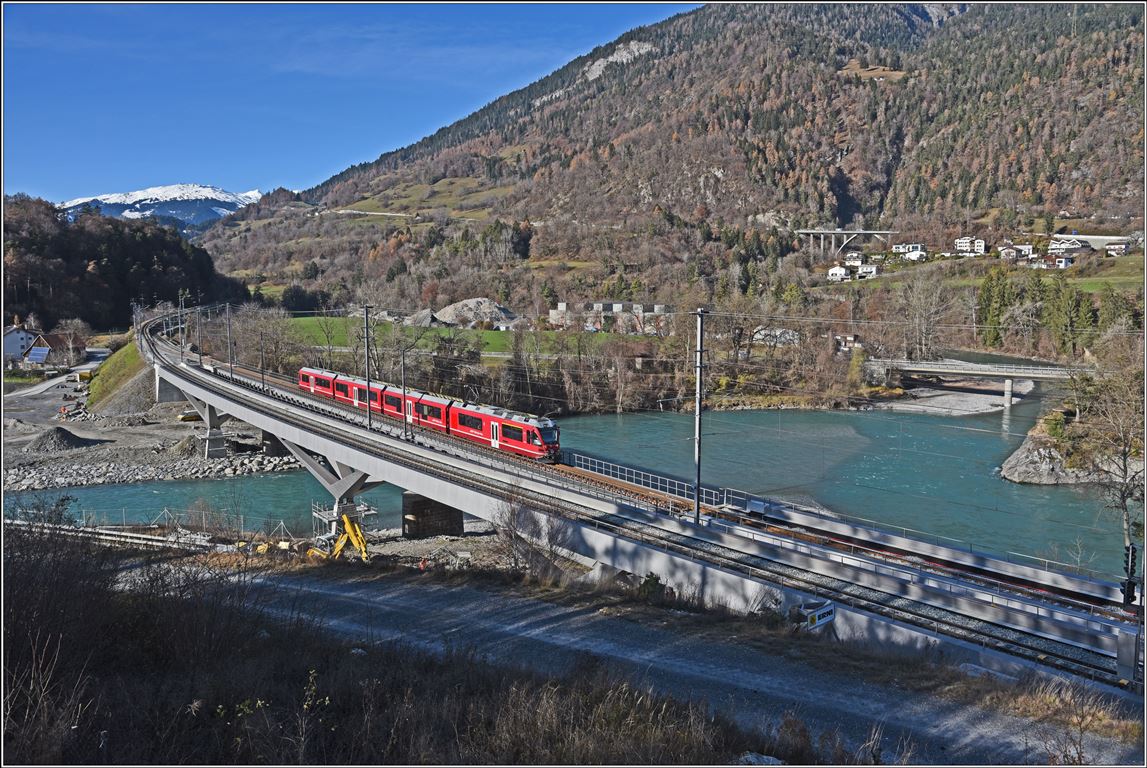 S2 1558 von Thusis nach Chur mit ABe 4/16 3103 hat auf die alte Brücke gewechselt. (05.12.2019)