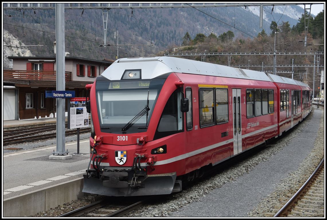 S2 1561 mit ABe 4/16 3101 in Reichenau-Tamins. (02.04.2019)