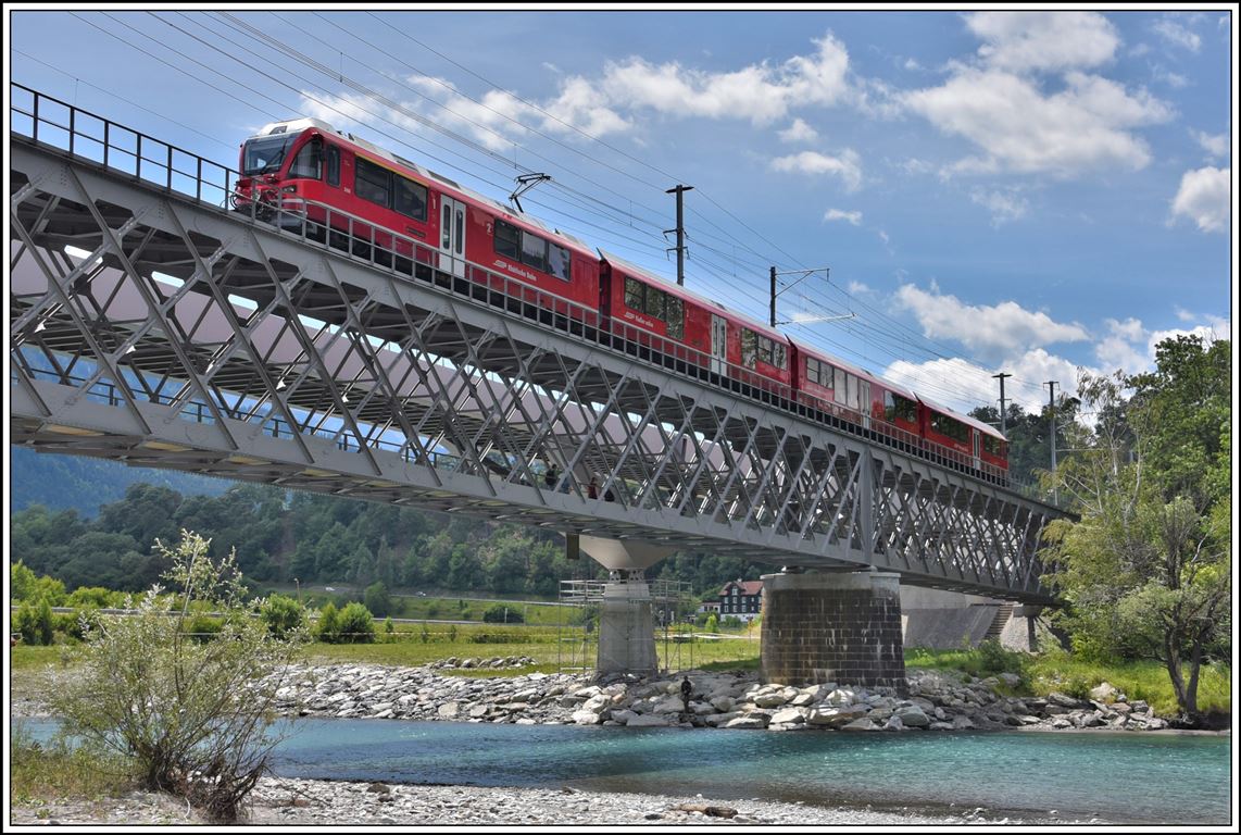 S2 1562 mit ABe 4/16 3101 nach Chur auf der Hinterrheinbrücke bei Reichenau-Tamins. (31.05.2020)