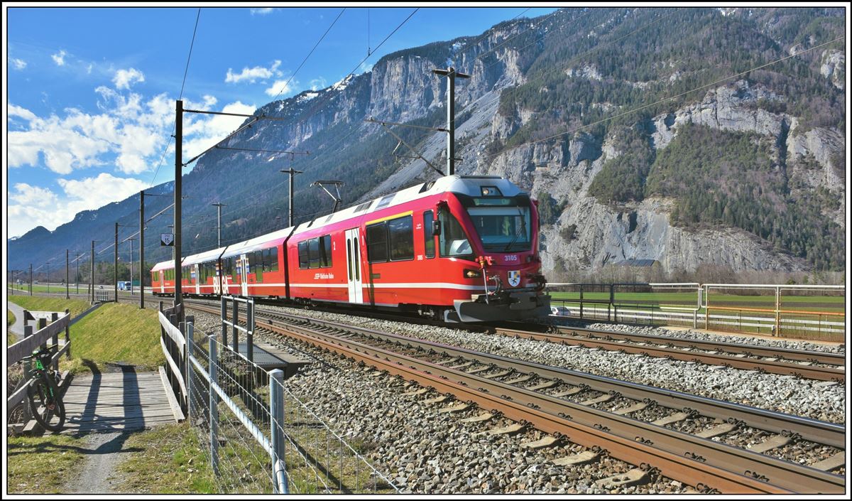 S2 1562 von Thusis mit ABe 4/16 3105 zwischen Felsberg und Chur West. (15.03.2020)