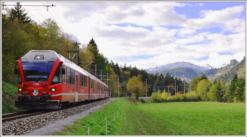 S2 1564 mit ABe 4/16 3103 bei Campagna zwischen Bonaduz und Reichenau-T. (30.10.2014)