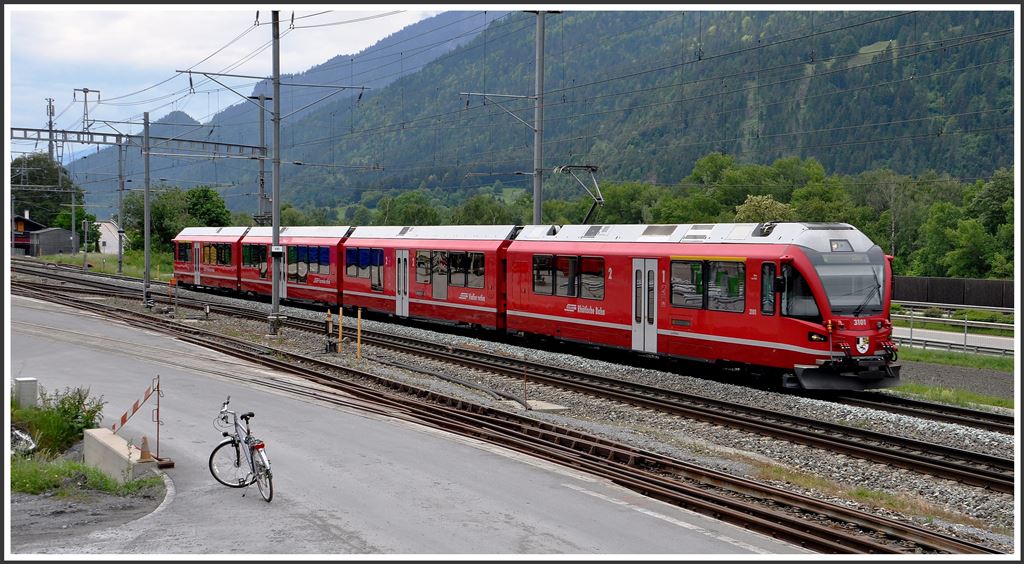 S2 1564 mit ABe 4/16 3101 verlässt Felsberg Richtung Chur. (24.05.2015)