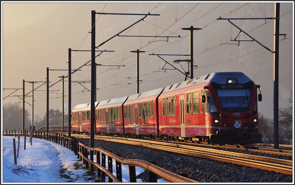 S2 1568 mit ABe 4/16 3103 bei Chur West. (11.02.2015)