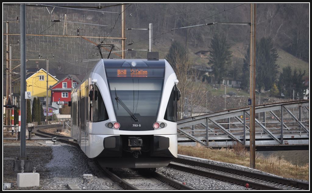 S2 23240 nach St.Gallen mit 526 793-5 verlässt Au SG. (04.02.2014)