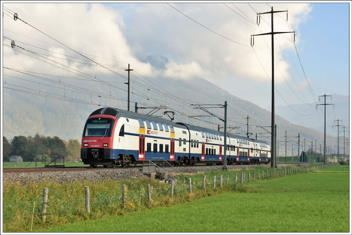 S2 zum Flughafen mit 514 059-5 zwischen Bilten und Reichenburg. (27.10.2016)