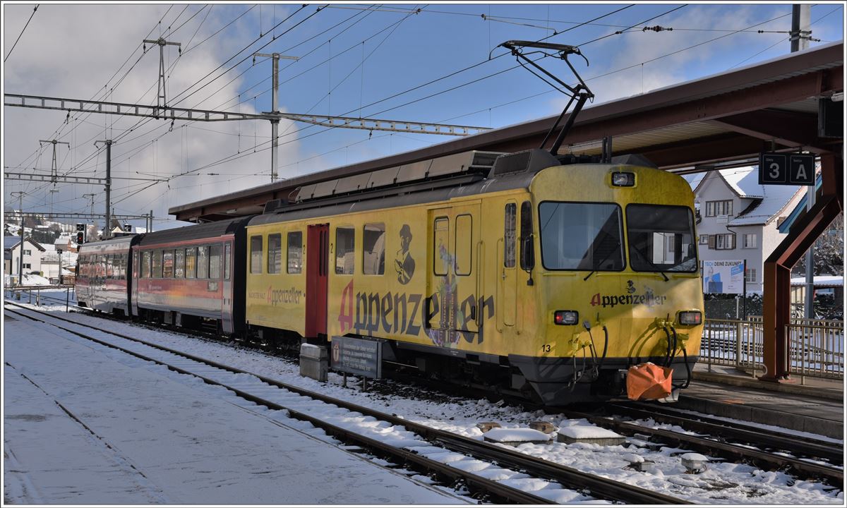 S22 mit dem BDeh 4/4 13  Appenzeller Alpenbitter  nach St.Gallen in Appenzell. (01.12.2017)