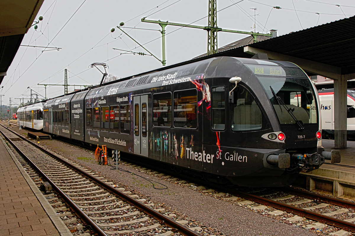 S22 nach Bülach im Bahnhof Singen(Hohentwiel)Bild vom 30.10.2014