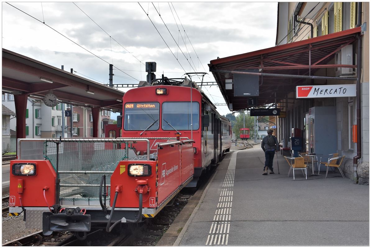 S24 3163 nach Altstätten Stadt mit BDhe 4/4 16 + ABt und Velowagen. (04.09.2018)