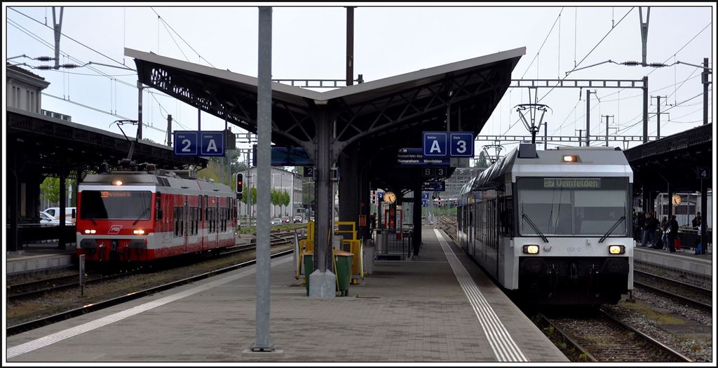 S24 BDeh 3/6 25 nach Rorschach Hafen und S7 GTW 681-2 nach Weinfelden in Rorschach. (28.04.2014)