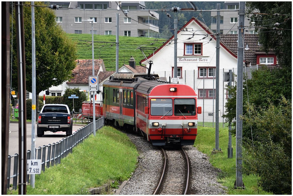 S24 mit Abt 117 und BDeh 4/4 16 aus Altstätten Stadt fährt in Gais ein, (04.09.2018)