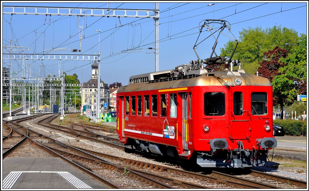 S25 nach Rorschach Hafen mit ABDeh 2/4 23 in Rorschach. Das Geleise ganz links führt nach Rorschach Stadt und weiter nach St.Gallen. (05.05.2014)