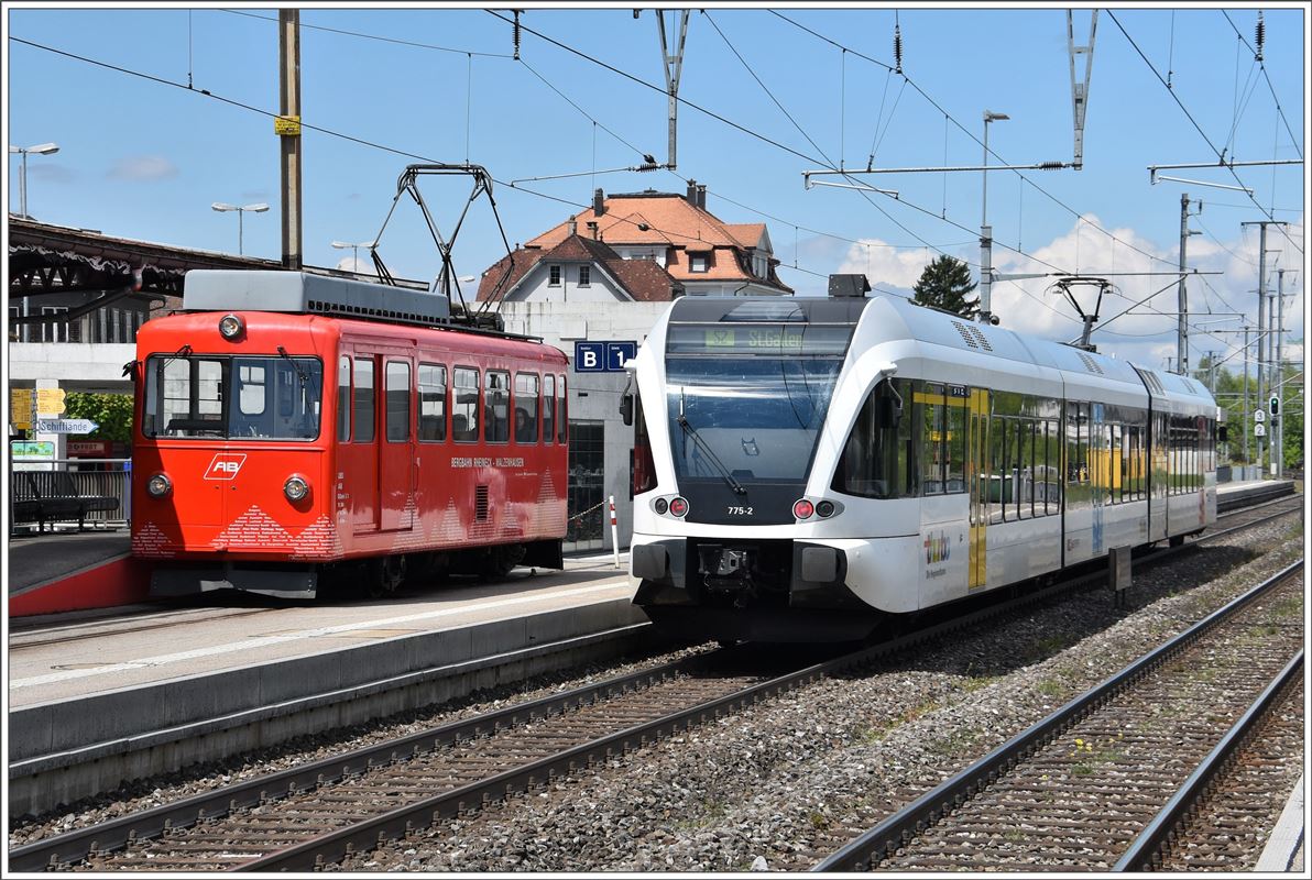 S26 6135 mit BDeh 1/2 1  Liseli  nach Walzenhausen und S2 23252 nach St.Gallen in Rheineck. (03.05.2017)