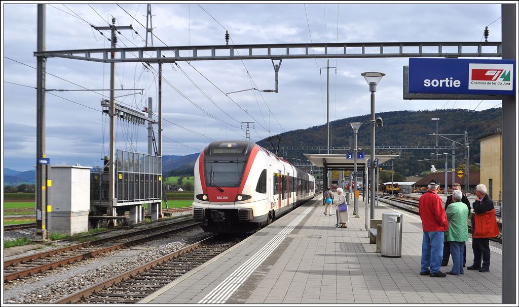 S3 522 208 nach Porrentruy in Glovelier. (13.10.2014)