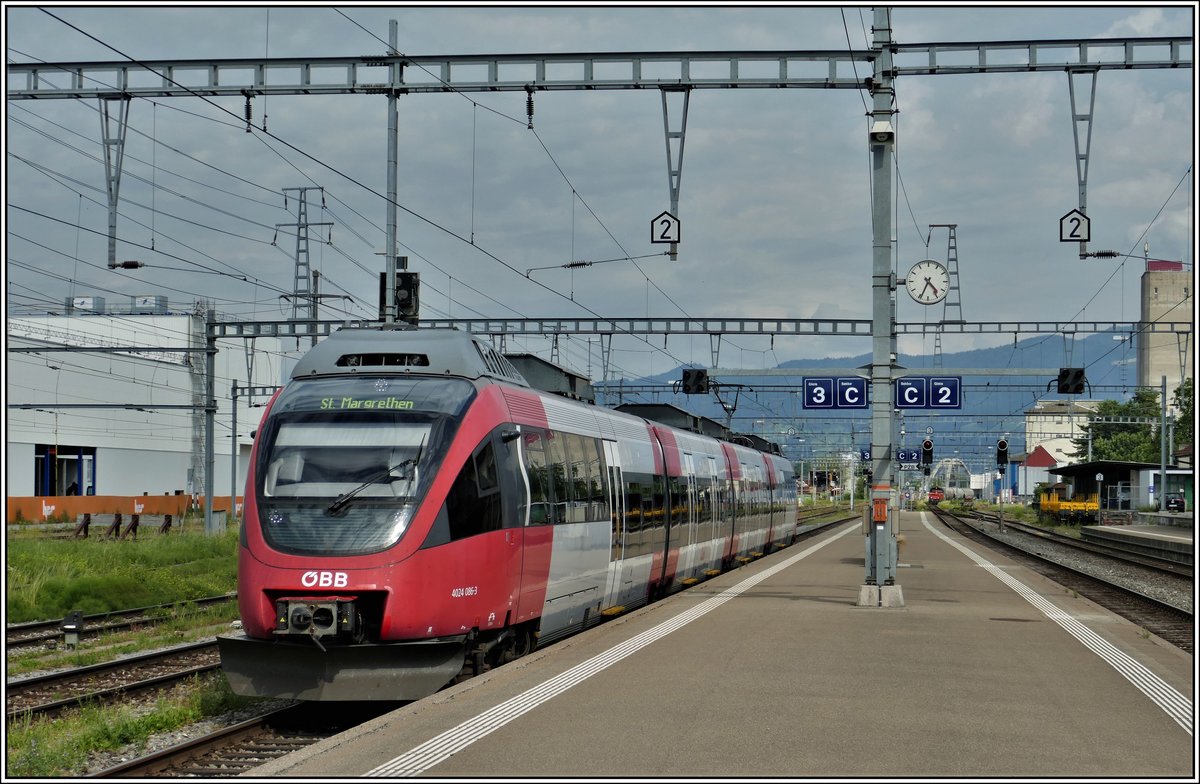 S3 5779 aus Bregenz mit 4024 086-3 S-Bahn Tirol trifft in St.Margrethen ein. (03.07.2019)
