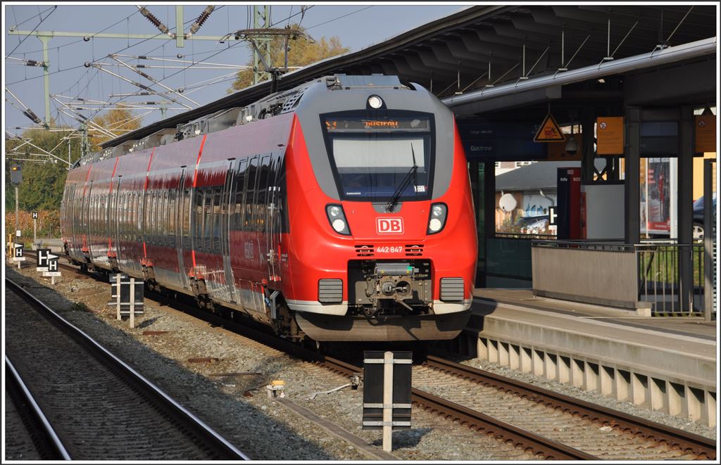 S3 mit 442 847 von Warnemünde Werft nach Güstrow in Rostock Hbf. (29.10.2015)