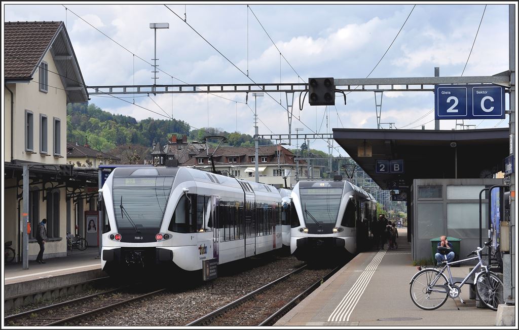 S3 mit GTW 708-3 nach Herisau und S2 mit GTW 707-7 nach Altstätten treffen sich in St.Margrethen.(22.04.2014)