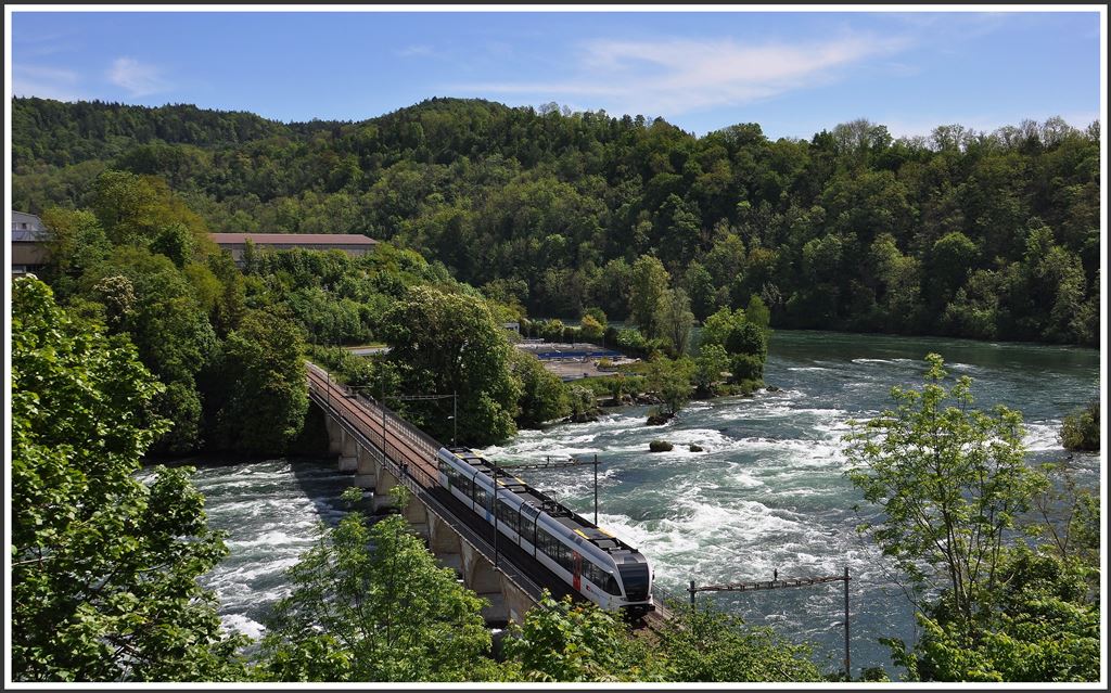 S33 20352 auf der Brücke beim Rheinfall. (08.05.2015)