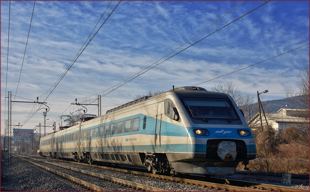 SŽ 310-? fährt durch Maribor-Tabor Richtung Maribor HBF. /30.1.2018