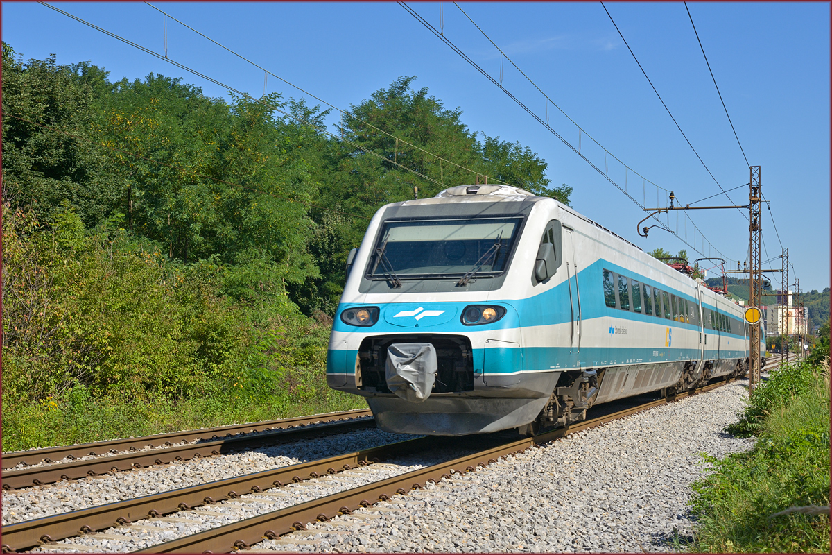 SŽ 310-? fährt durch Maribor-Tabor Richtung Ljubljana. /4.9.2019