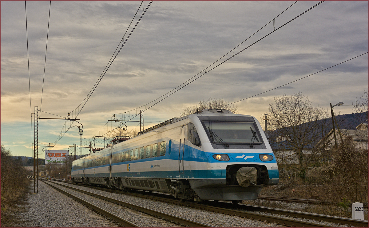 SŽ 310-? fährt durch Maribor-Tabor Richtung Maribor HBF. /31.1.2020