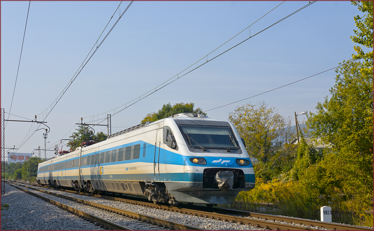 SŽ 310-? fährt durch Maribor-Tabor Richtung Maribor HBF. /22.9.2020