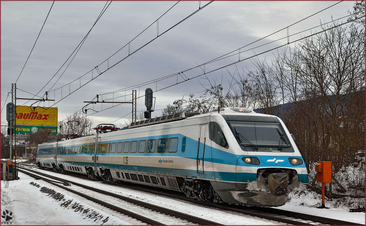 SŽ 310-? fährt durch Maribor-Tabor Richtung Maribor HBF. /10.2.2015