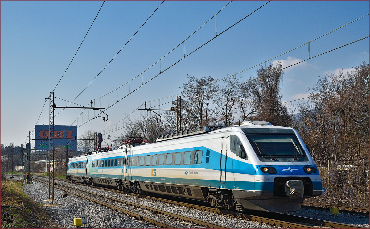 SŽ 310-? fährt durch Maribor-Tabor Richtung Maribor HBF. /17.3.2016