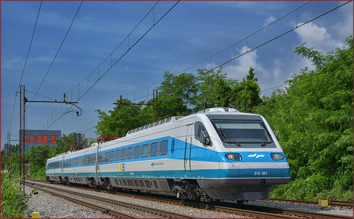 SŽ 310-001 fährt durch Maribor-Tabor Richtung Maribor HBF. /2.6.2017