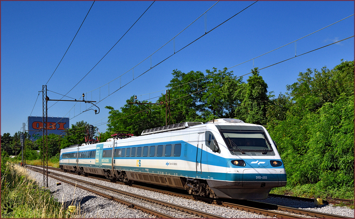 SŽ 310-003 fährt durch Maribor-Tabor Richtung Maribor HBF. /21.6.2016
