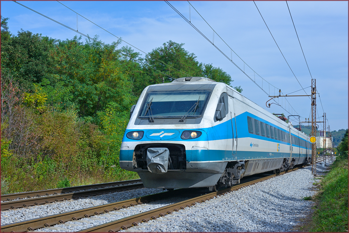 SŽ 310_? fährt durch Maribor-Tabor Richtung Ljubljana. /19.9.2020