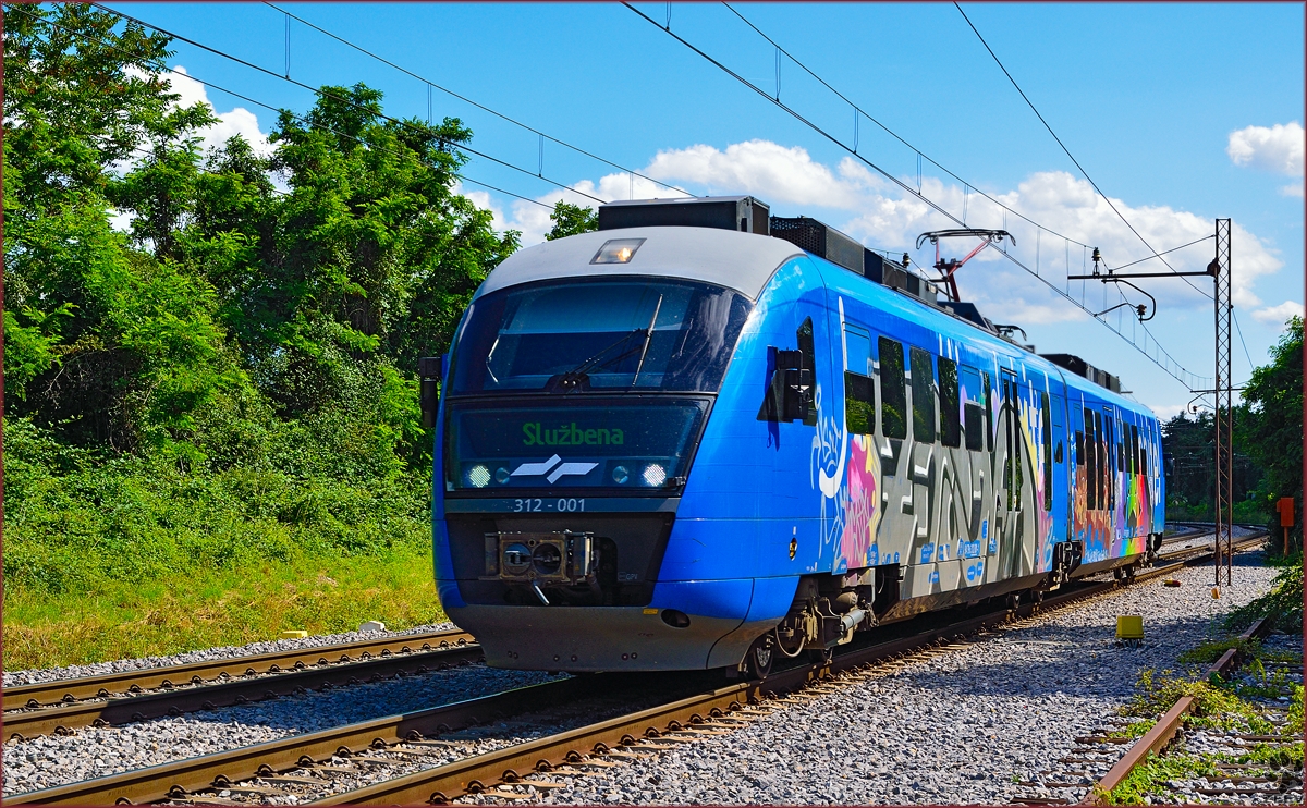 SŽ 312-001 fährt durch Maribor-Tabor Richtung Maribor Hauptbahnhof. /1.7.2014