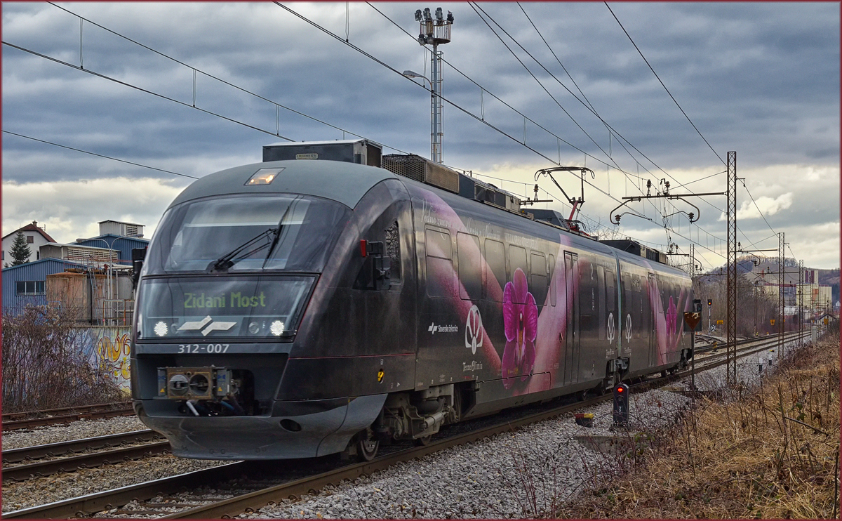 SŽ 312-007 fährt durch Maribor-Tabor Richtung Zidani Most. /28.2.2017