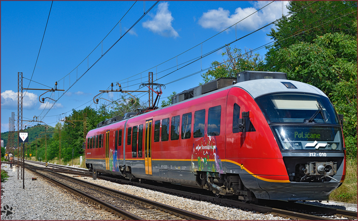 SŽ 312-010 fährt durch Maribor-Tabor Richtung Poljčane. /31.7.2015