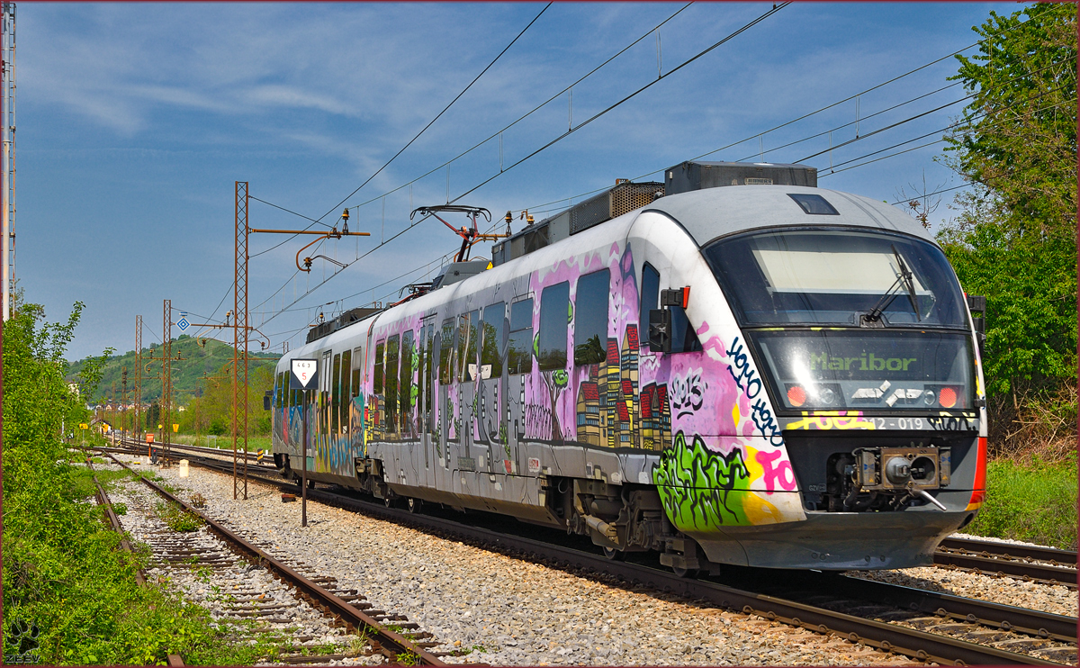 SŽ 312-019 fährt durch Maribor-Tabor Richtung Maribor HBF. /22.4.2016