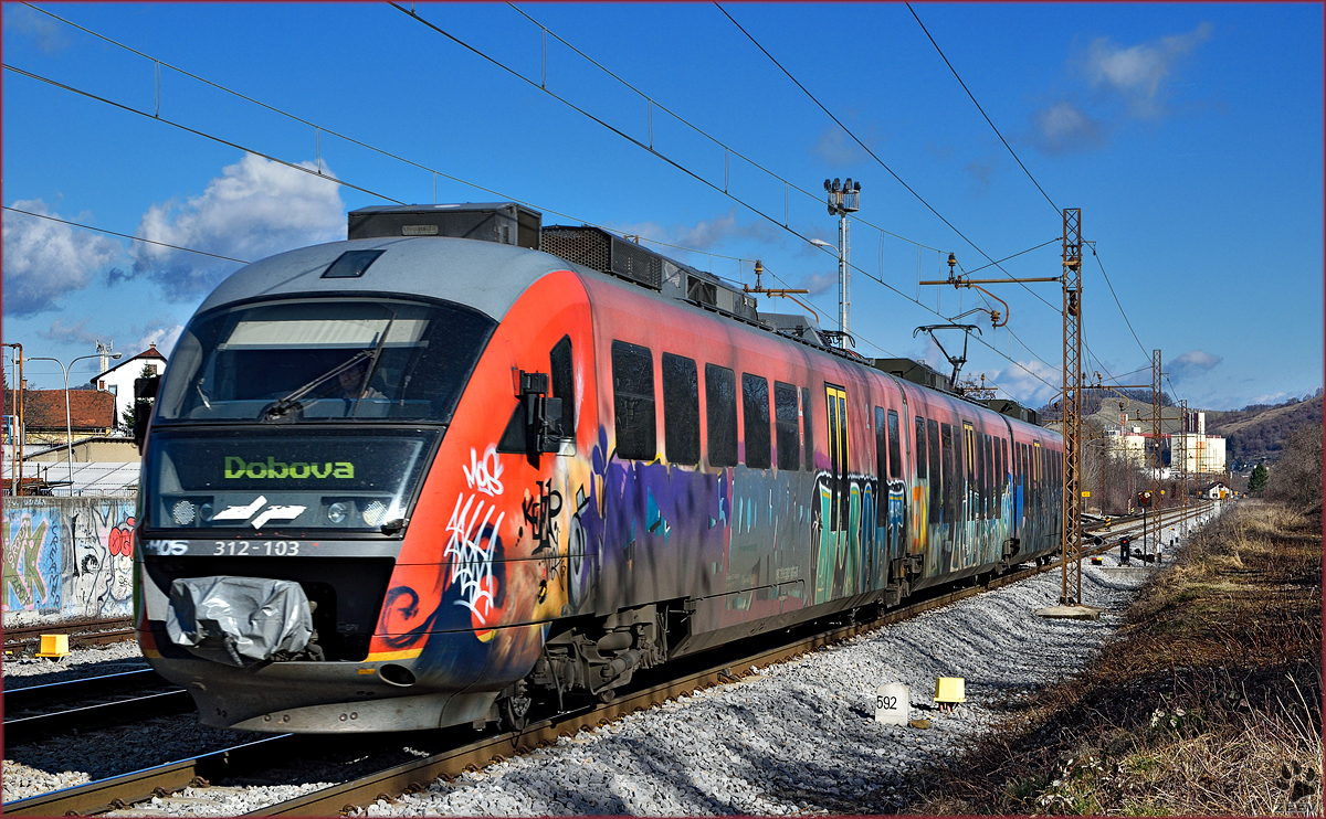 SŽ 312-103 fährt durch Maribor-Tabor Richtung Dobova. /24.2.2016