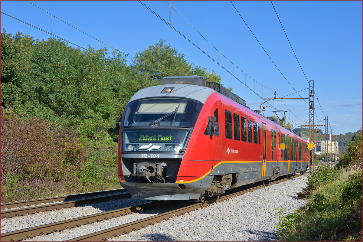 SŽ 312-104 fährt durch Maribor-Tabor Richtung Zidani Most. /9.10.2019
