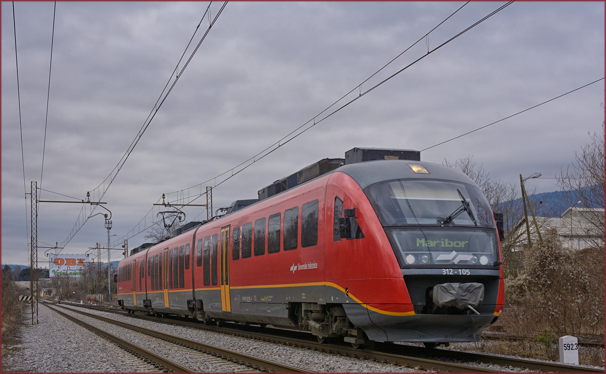 SŽ 312-105 fährt durch Maribor-Tabor Richtung Maribor HBF. /20.1.2020