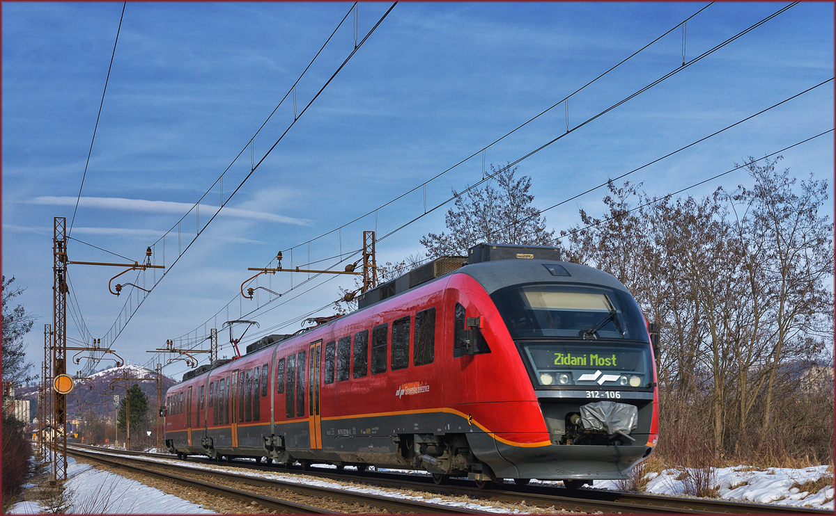 SŽ 312-106 fährt durch Maribor-Tabor Richtung Zidani Most. /17.2.2018