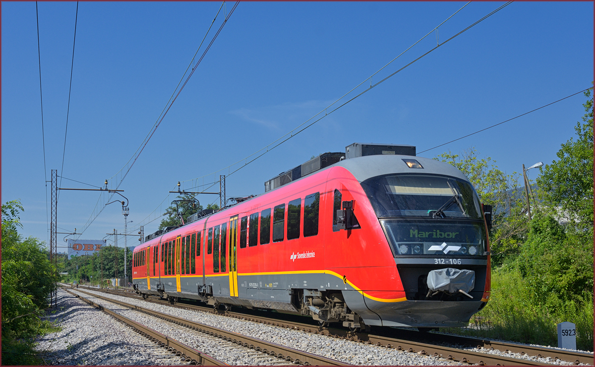 SŽ 312-106 fährt durch Maribor-Tabor Richtung Maribor HBF. /15.7.2020