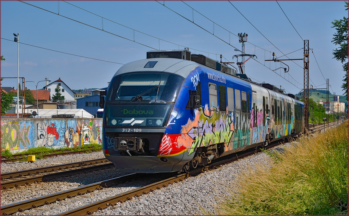 SŽ 312-109 fährt durch Maribor-Tabor Richtung Dobova. /13.6.2014