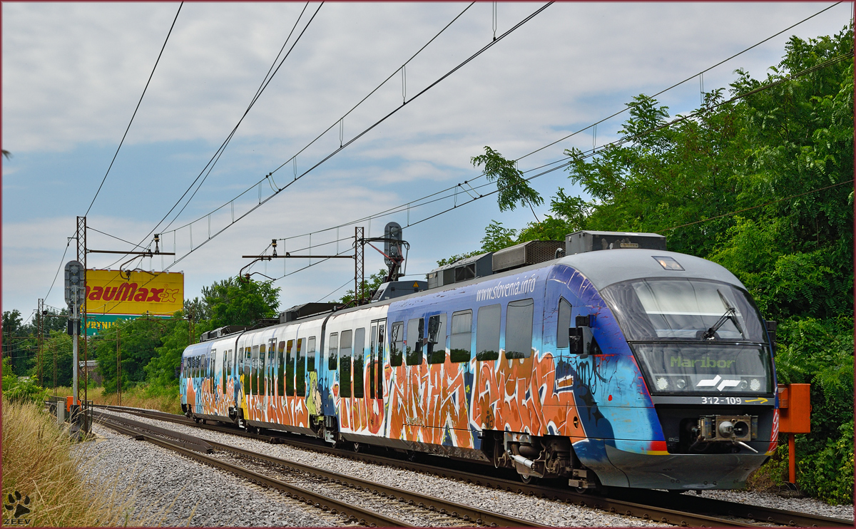 SŽ 312-109 fährt durch Maribor-Tabor Richtung Maribor HBF. /2.7.2015