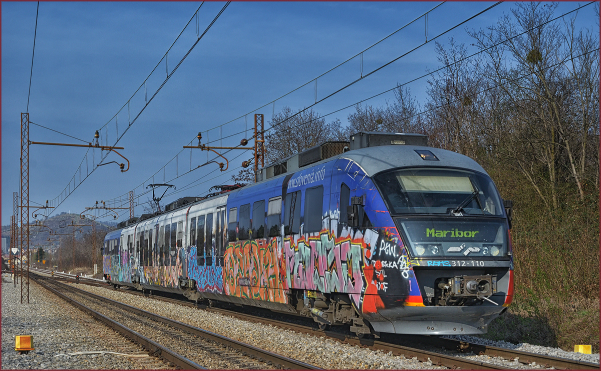 SŽ 312-110 fährt durch Maribor-Tabor Richtung Pragersko. /25.3.2017