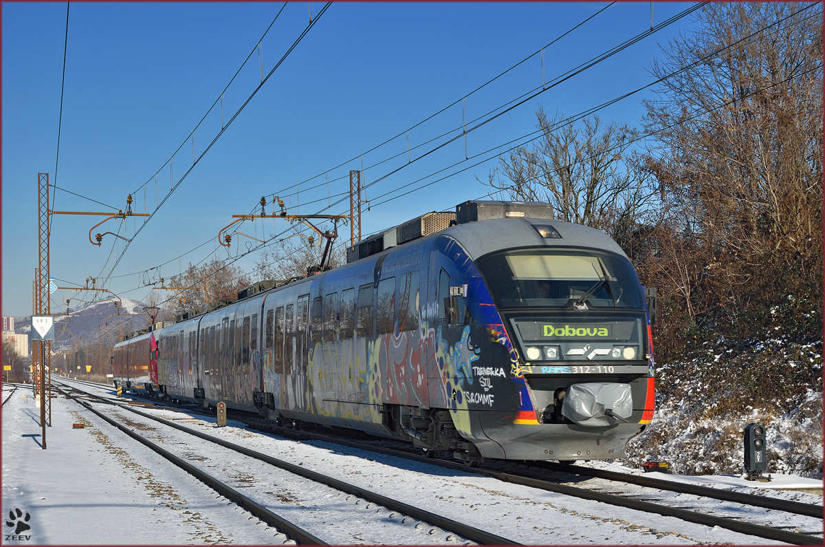 SŽ 312-110 fährt durch Maribor-Tabor Richtung Dobova. /7.1-2016