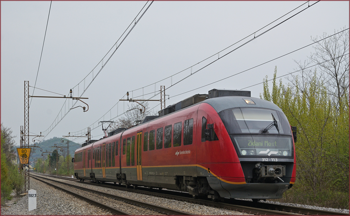 SŽ 312-113 fährt durch Maribor-Tabor Richtung Zidani Most. /13.4.2019